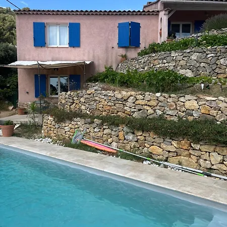 Hauteurs De : Piscine شقة *