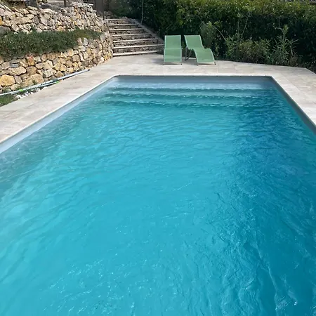 Hauteurs De : Piscine 公寓 土伦