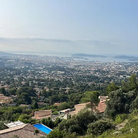 Hauteurs De : Piscine 公寓 *