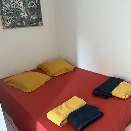 Hauteurs De : Piscine 公寓 土伦